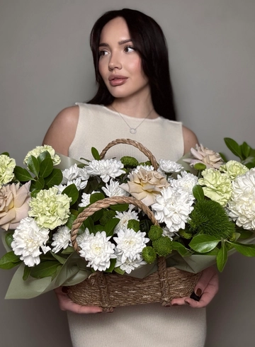 Композиция в корзине  от интернет-магазина цветов в Ижевске